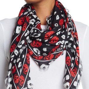 NWT Alexander McQueen seasonal leopard skull scarf